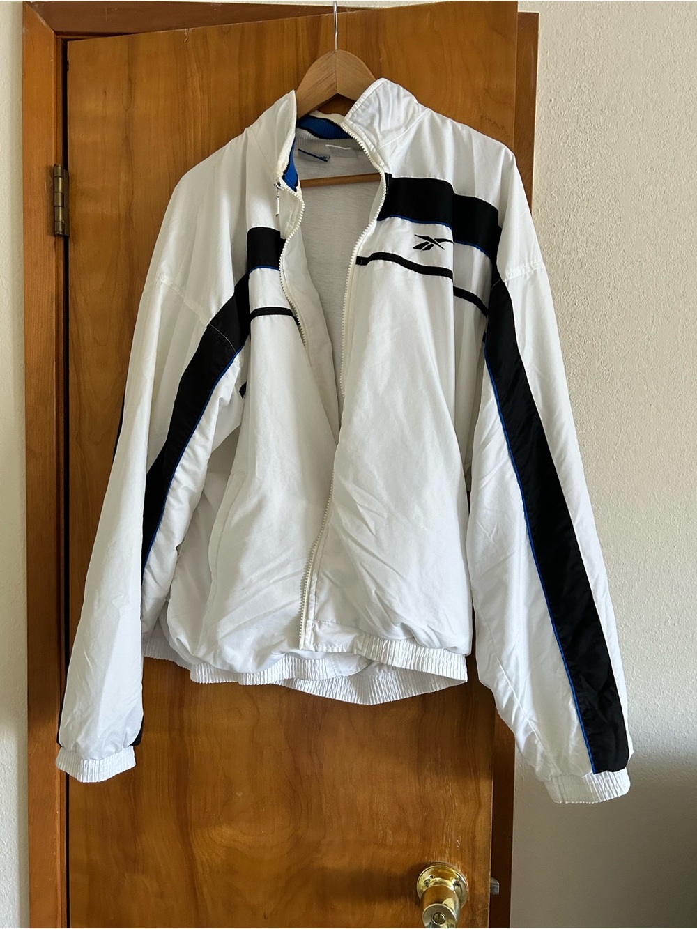 Reebok White Jacket with Black and Blue Accents y 2k 90s